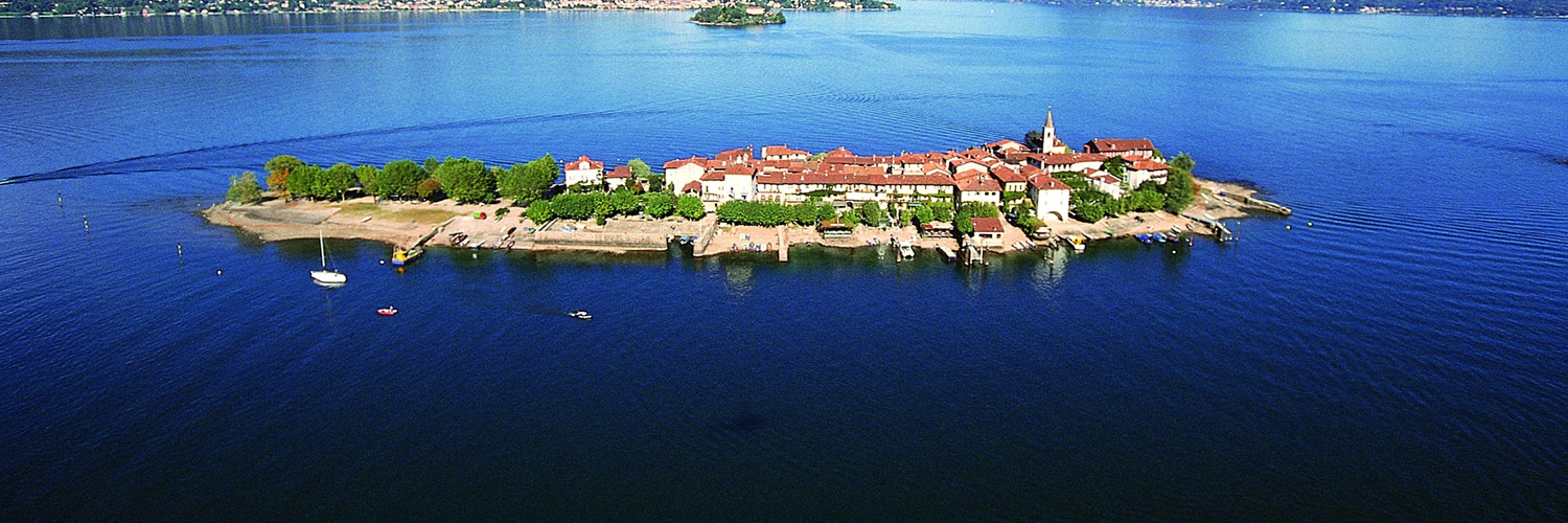 Castello sul lago